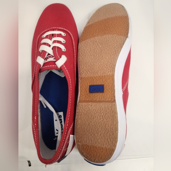 Keds Women's 7.5W Champion RED / WHITE Canvas Shoe nwot - Picture 5 of 5